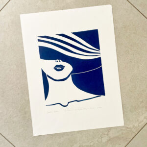 La Charmeuse au Chapeau - Bleu de Prusse - 30x40 cm
