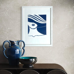 La Charmeuse au Chapeau - Bleu de Prusse - 30x40 cm