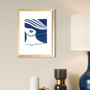 La Charmeuse au Chapeau - Bleu de Prusse - 30x40 cm