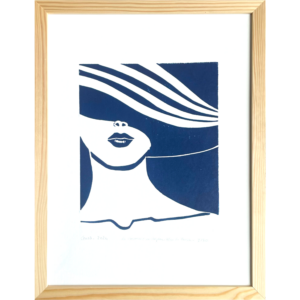 La Charmeuse au Chapeau - Bleu de Prusse - 30x40 cm