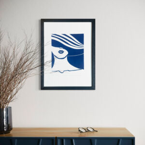 La Charmeuse au Chapeau - Bleu de Prusse - 30x40 cm